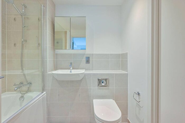 1 Bedroom Flat To Rent In Adlay Apartments, Silvertown, London, E16