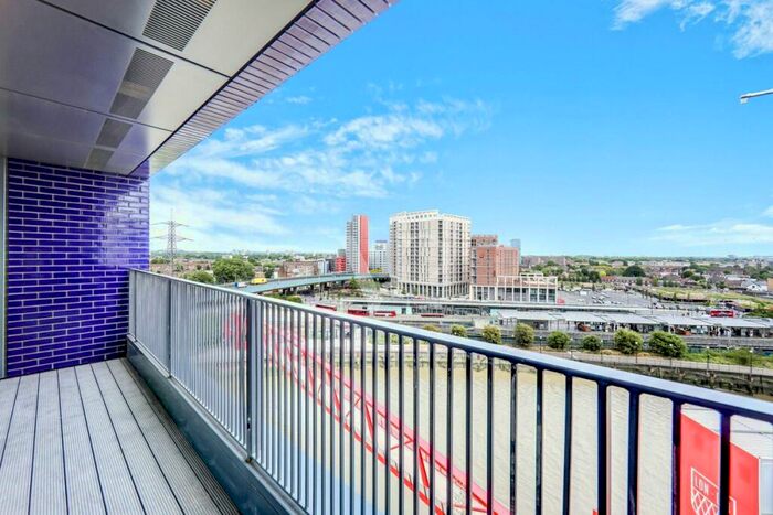 2 Bedroom Apartment To Rent In Bridgewater House, Lookout Lane, E14