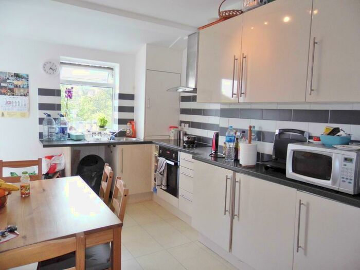 3 Bedroom Apartment To Rent In Leslie Road, East Finchley, London, N2
