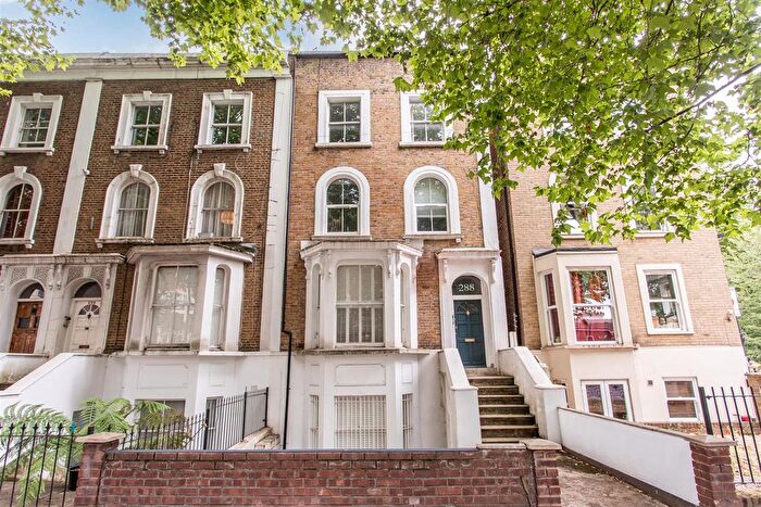 3 Bedroom Maisonette For Sale In Burdett Road, Limehouse, E14