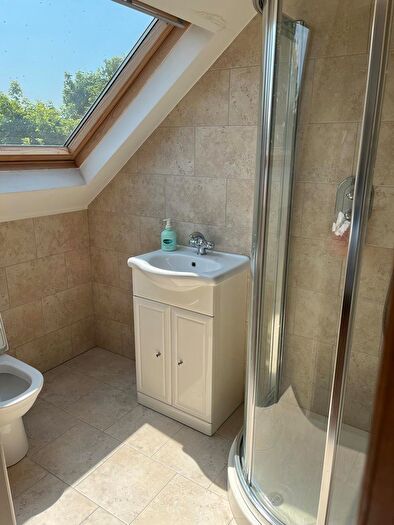 6 Bedroom Semi-Detached House To Rent In Cat Hill, Barnet, North London, EN4