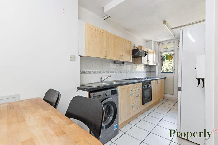 3 Bedroom Flat To Rent In Solander Gardens, London, E1