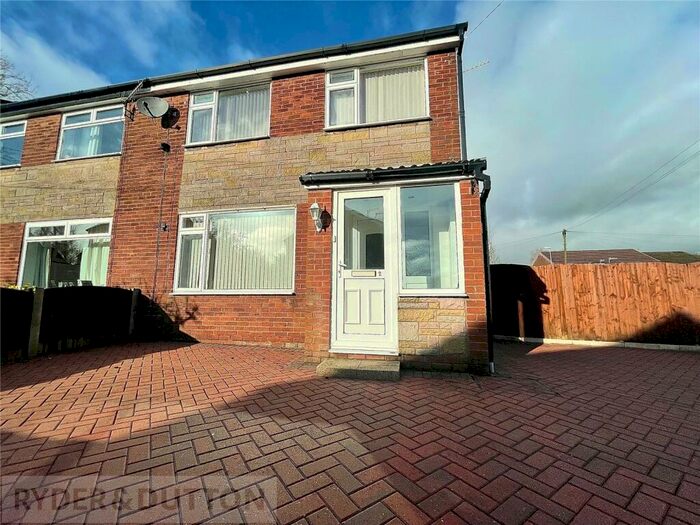 3 Bedroom End Of Terrace House To Rent In Lynwood Drive, Oldham, Greater Manchester, OL4
