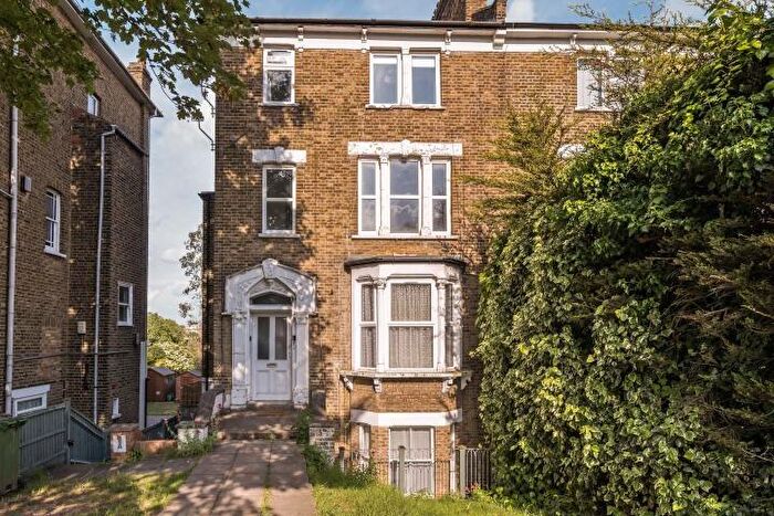 2 Bedroom Flat For Sale In Ravensbourne Park, London, SE6
