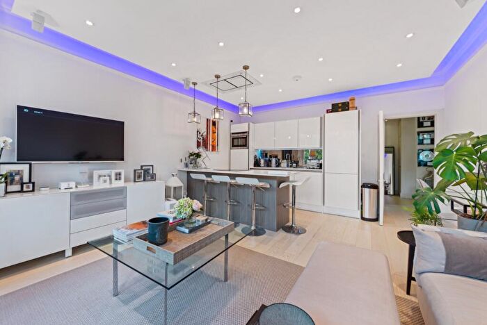 2 Bedroom Apartment To Rent In Hollycroft Avenue, Hampstead, London, NW3