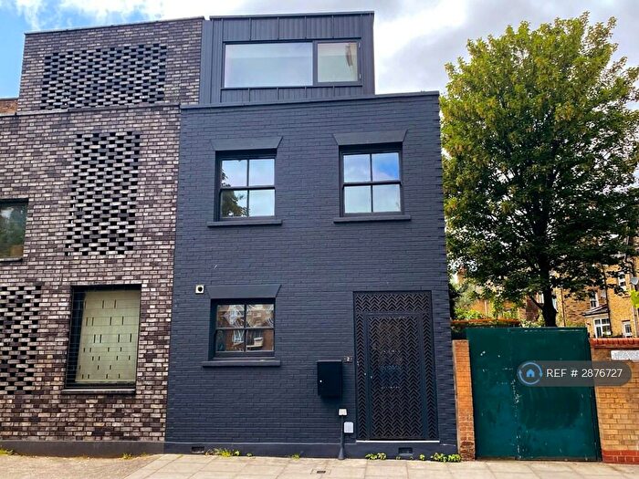 3 Bedroom Detached House To Rent In Royal Oak Road, London, E8