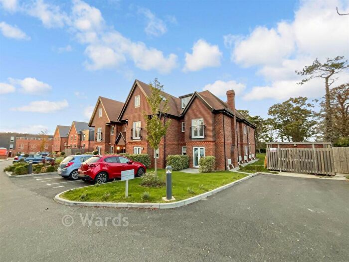 2 Bedroom Apartment For Sale In Linksfield Road, Westgate-On-Sea, Kent, CT8