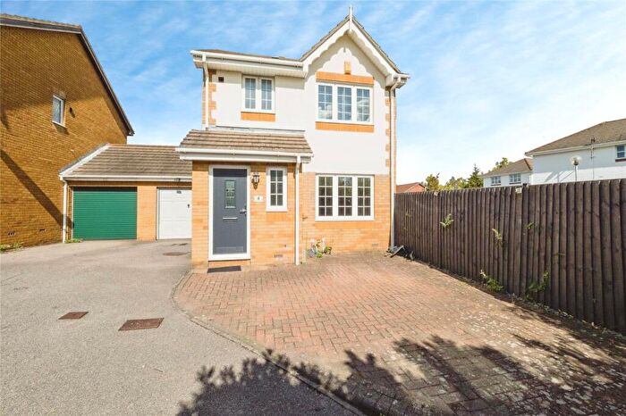 3 Bedroom Link Detached House For Sale In Beaufort Close, Chafford Hundred, Grays, Essex, RM16