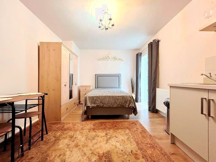 Studio To Rent In High Street, Cheltenham, GL50