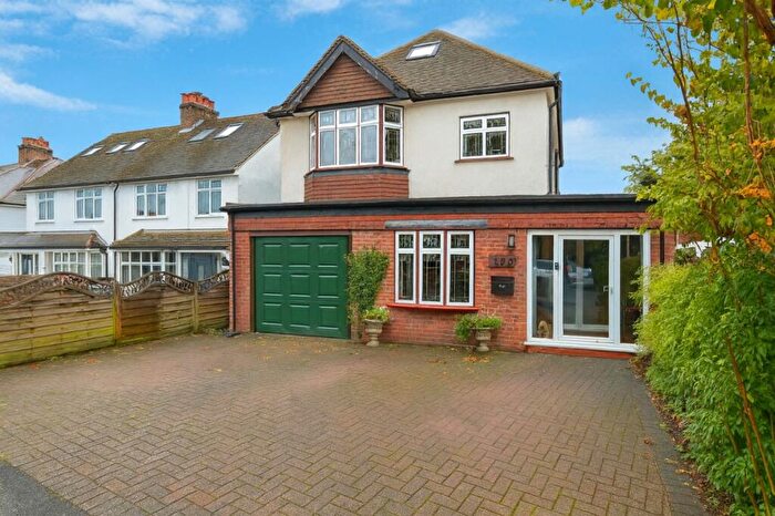 5 Bedroom Detached House For Sale In Green Lane, St. Albans, AL3