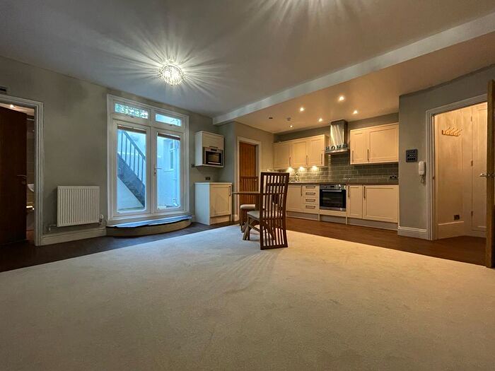 1 Bedroom Apartment To Rent In Cambridge Road, Hove, BN3