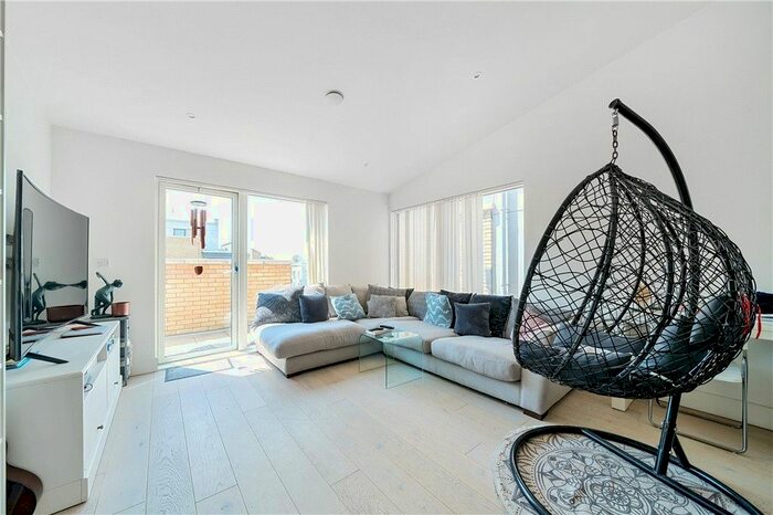 3 Bedroom Flat To Rent In Frazer Nash Close, Isleworth, TW7