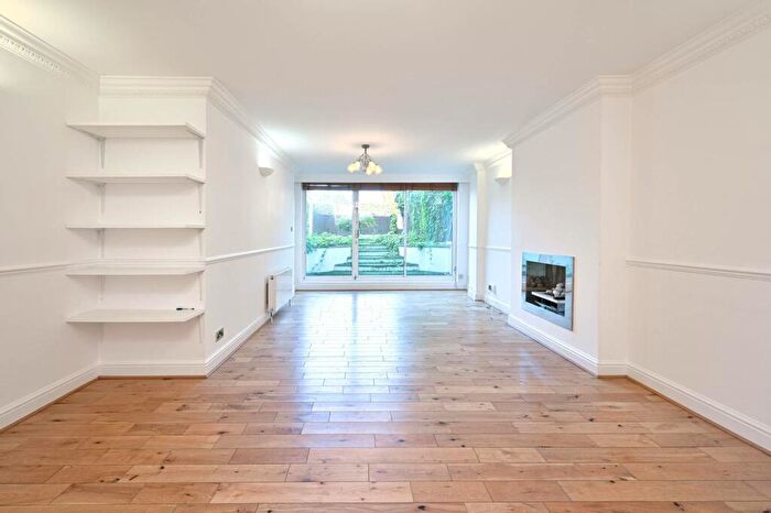 3 Bedroom Flat To Rent In Platts Lane, Hampstead, London, NW3