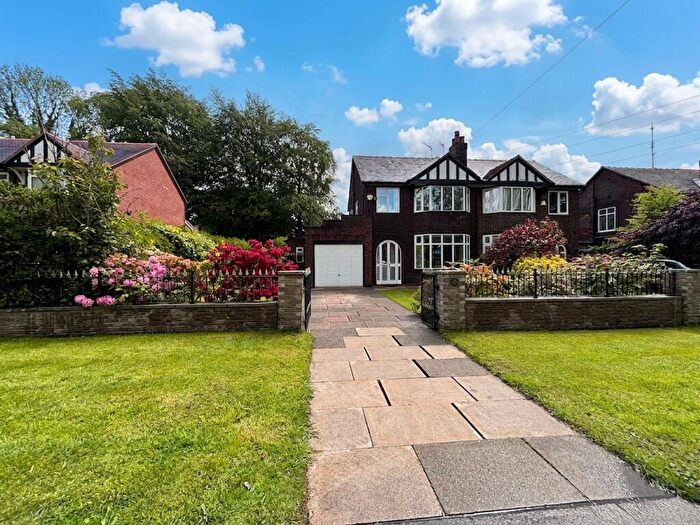 3 Bedroom Semi-Detached House For Sale In Granary Lane, Worsley, M28