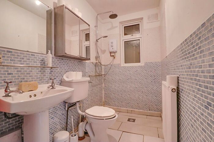 4 Bedroom Detached House For Sale In Oak Road, Woolston, SO19