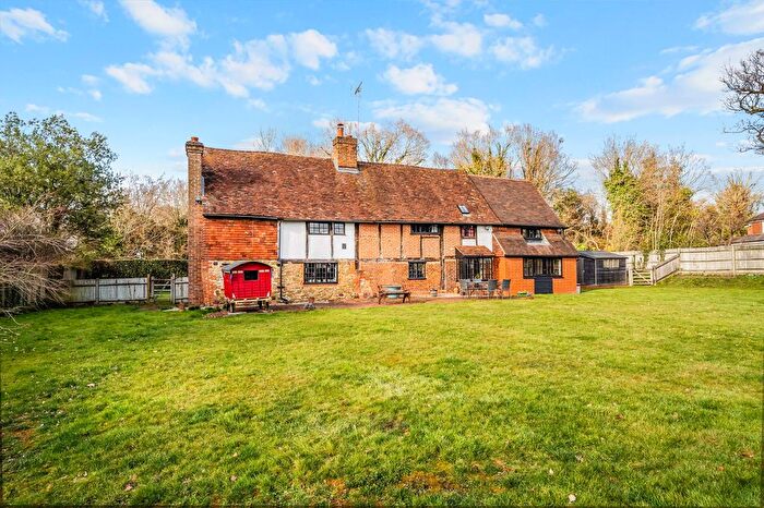 5 Bedroom Detached House For Sale In Meldrum Close, Oxted, Surrey, RH8