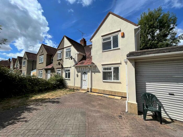 4 Bedroom Semi-Detached House To Rent In Shinfield Road, Reading, RG2