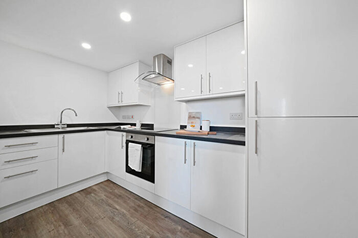 2 Bedroom Apartment To Rent In Dean House, L22