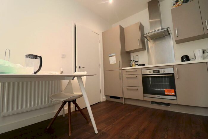 3 Bedroom Flat To Rent In Samuel Building Frobisher Yard, London, E16