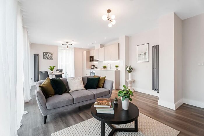 3 Bedroom Flat For Sale In Brush House, Old Electricity Works, St. Albans, AL1