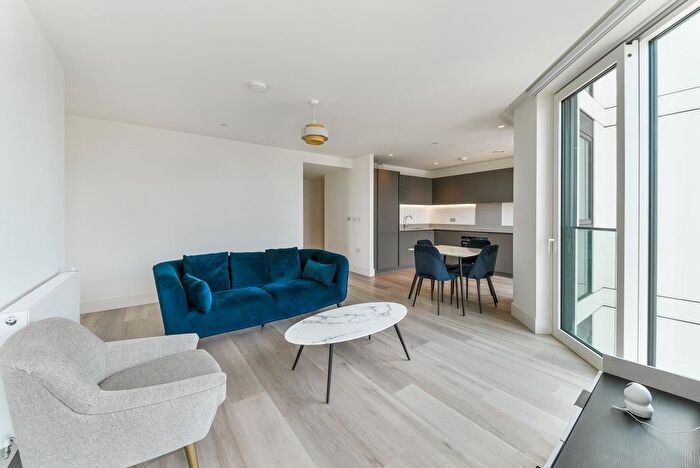 3 Bedroom Flat To Rent In Hale Works, Tottenham, London, N17