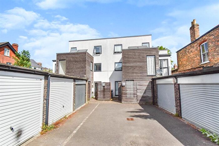 Garage / Parking To Rent In Viceroy Close, East Finchley, N2