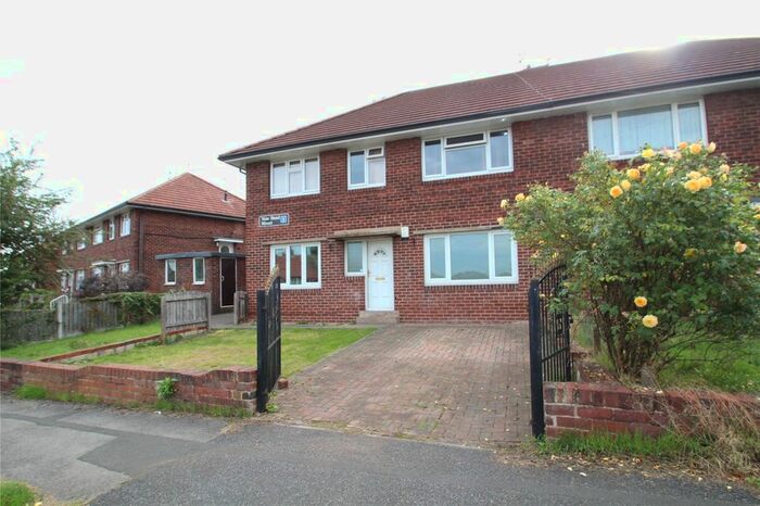 2 Bedroom Flat To Rent In Vale Head Mount, Knottingley, West Yorkshire, WF11