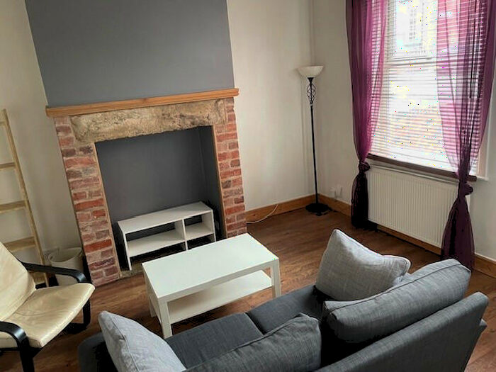 3 Bedroom House To Rent In Quarry Mount Street, Leeds, LS6