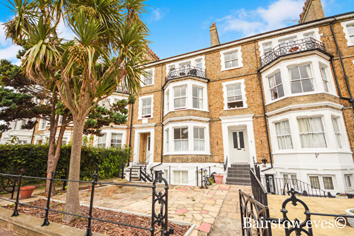 2 Bedroom Apartment To Rent In Clifftown Parade, Southend-on-Sea, SS1