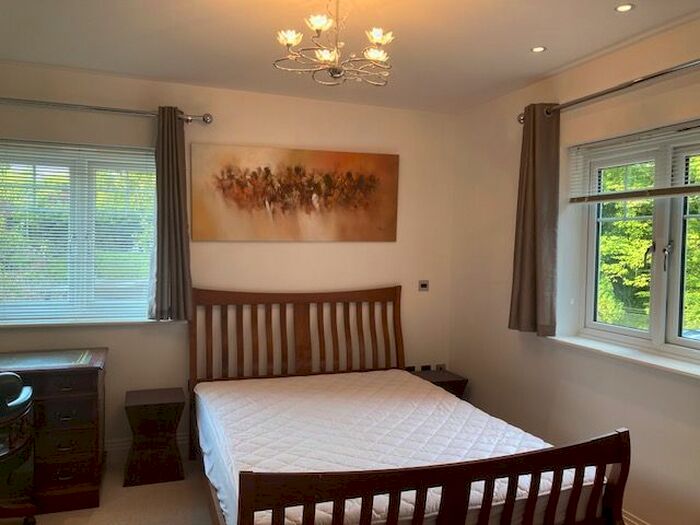 2 Bedroom Flat To Rent In Wyckham House, Oxted, RH8