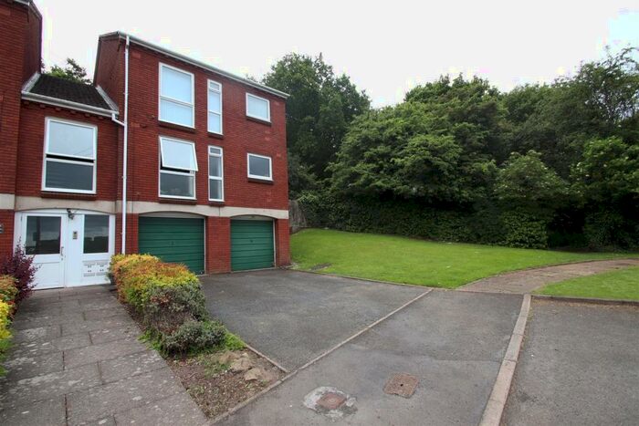2 Bedroom Apartment To Rent In Princess Crescent, Halesowen, B63