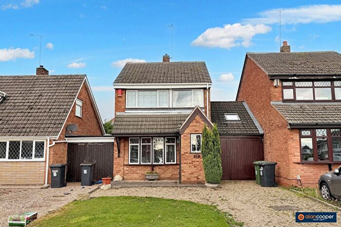 3 Bedroom Link Detached House For Sale In Silver Walk, Glendale, Nuneaton, CV10