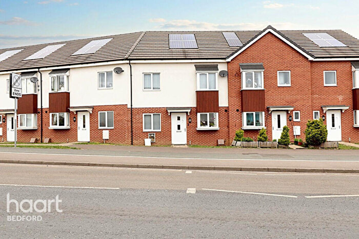 3 Bedroom Semi-Detached House For Sale In Kempston Road, Bedford, MK42