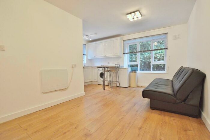 Studio To Rent In Elmley Close, London, E6