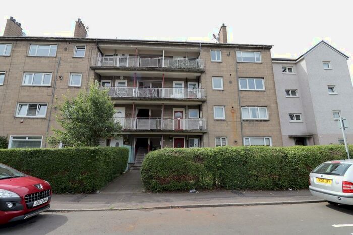 3 Bedroom Flat To Rent In Kirkoswald Road, Newlands, Glasgow, G43