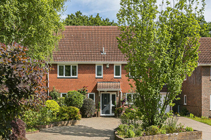 4 Bedroom Detached House For Sale In Woodchurch Drive, Bromley, BR1