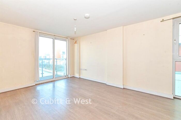 2 Bedroom Apartment For Sale In Fratton Way, Southsea, Hampshire, PO4