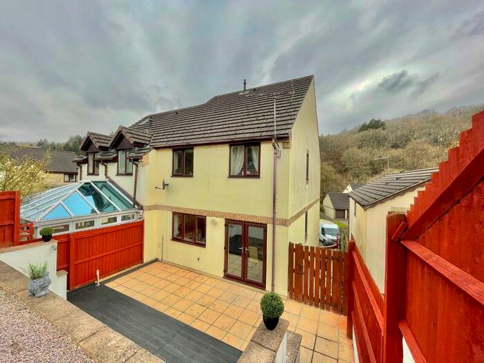 4 Bedroom Semi-Detached House For Sale In Cullimore View, Ruspidge, GL14