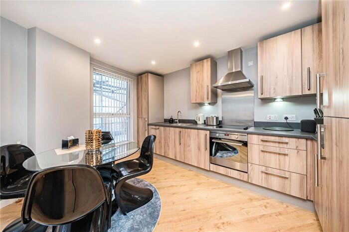 1 Bedroom Apartment For Sale In Queensland Road, London, N7