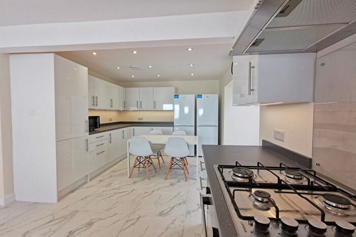6 Bedroom Semi-Detached House To Rent In Salisbury Street, Beeston, NG9