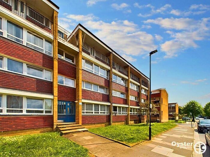 3 Bedroom Flat To Rent In Palmers Road, London, N11
