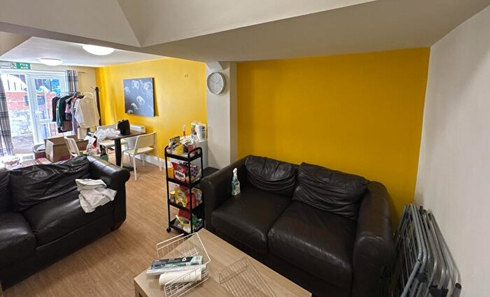 3 Bedroom Flat To Rent In Alma Road, Clifton, Bristol, BS8