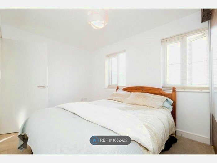 1 Bedroom Flat To Rent In Rowan House, London, IG7