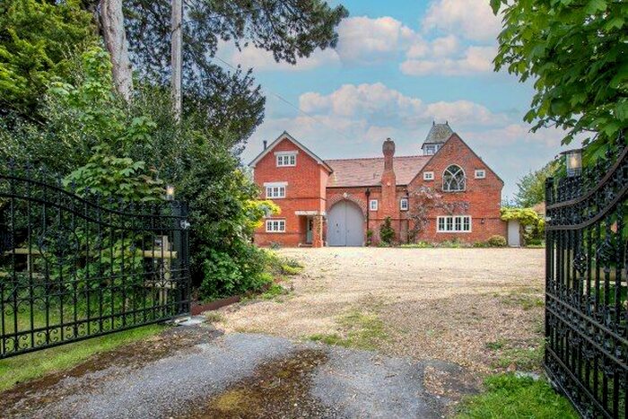 5 Bedroom Property To Rent In Sopley, Christchurch, BH23