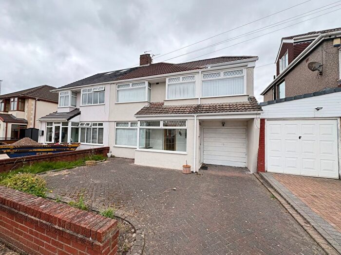 3 Bedroom Semi-Detached House For Sale In Claremont Avenue, Maghull, L31