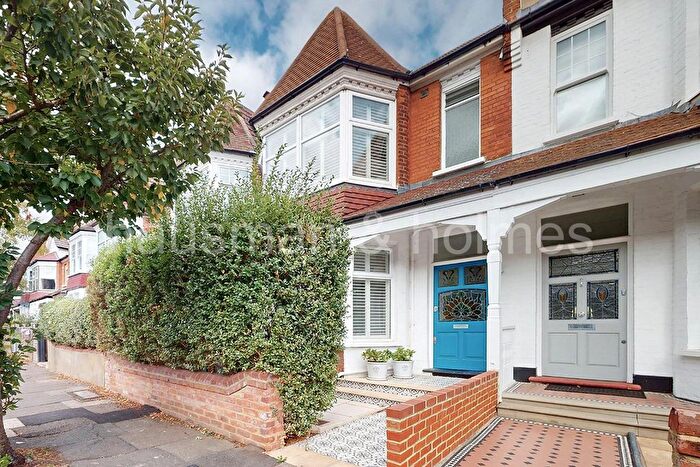 4 Bedroom Terraced House For Sale In Princes Avenue, N3