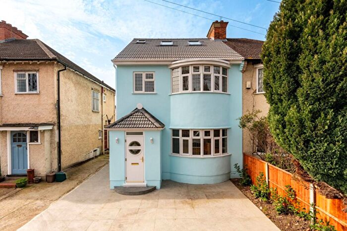 5 Bedroom Semi-Detached House For Sale In Howard Road, New Malden, KT3