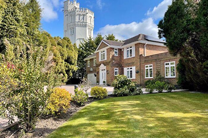 5 Bedroom Detached House For Sale In Ruxley Ridge, Esher, KT10