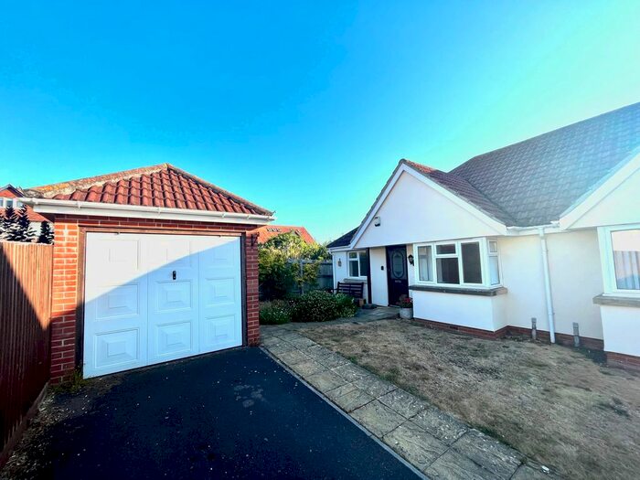 2 Bedroom Semi-Detached Bungalow To Rent In Alexandra Gardens, Minehead, TA24