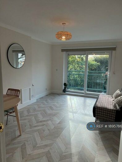 1 Bedroom Flat To Rent In Lee, London, SE12